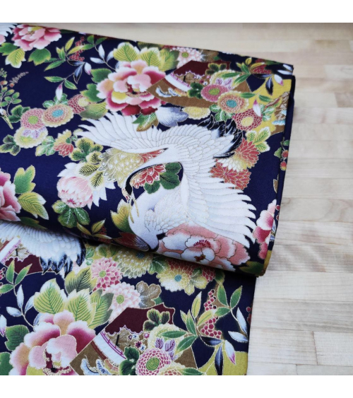 Tela japonesa grullas y flores en azul navy con detalles en oro.
