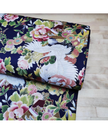 Tela japonesa grullas y flores en azul navy con detalles en oro.