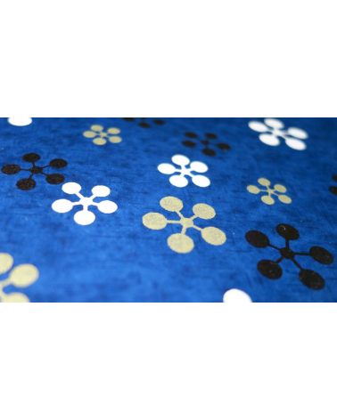Papel japonés chiyogami gráfico flores de ciruelo sobre azul oscuro