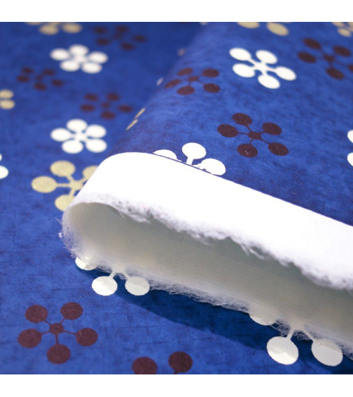 Papel japonés chiyogami gráfico flores de ciruelo sobre azul oscuro