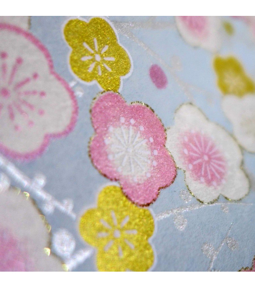 Papel japonés chiyogami flores de ciruelo rosa y dorado sobre azul celeste