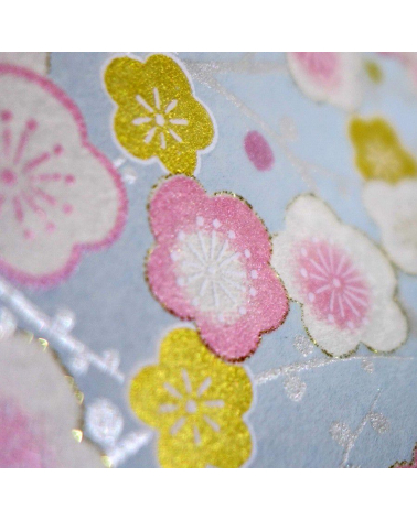Papel japonés chiyogami flores de ciruelo rosa y dorado sobre azul celeste