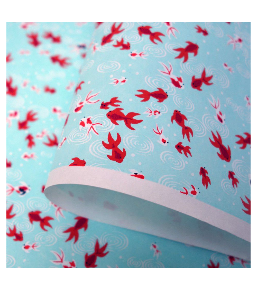 Papel japonés chiyogami carpas rojas sobre fondo verde azulado