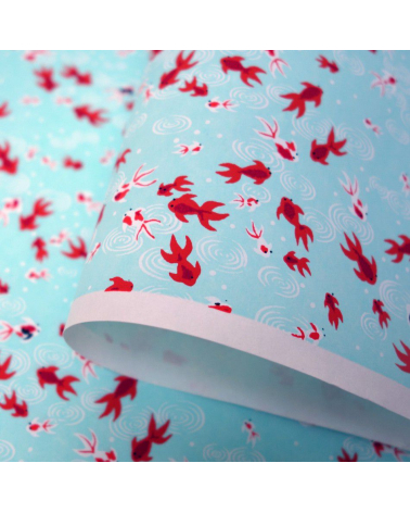 Papel japonés chiyogami carpas rojas sobre fondo verde azulado