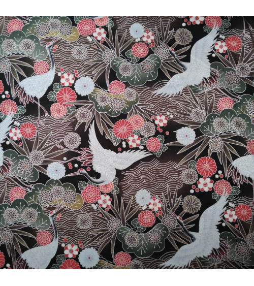Tela japonesa de grullas en negro y castaño con detalles en plata.