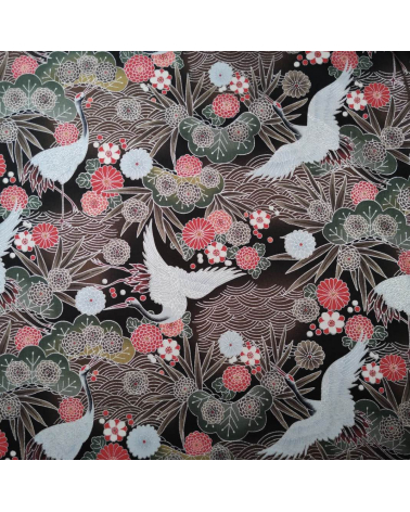 Tela japonesa de grullas en negro y castaño con detalles en plata.