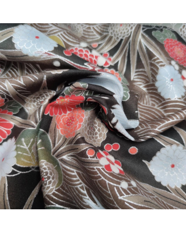 Tela japonesa de grullas en negro y castaño con detalles en plata.