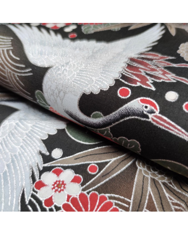 Tela japonesa de grullas en negro y castaño con detalles en plata.