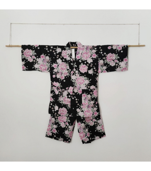 Jinbei japonés de mujer negro con peonías en rosa