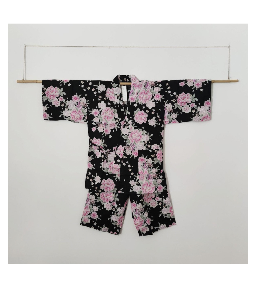 Jinbei japonés de mujer negro con peonías en rosa