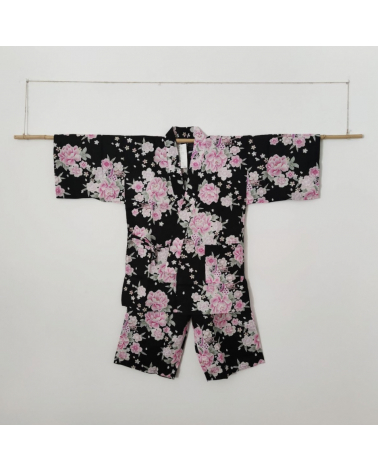 Jinbei japonés de mujer negro con peonías en rosa