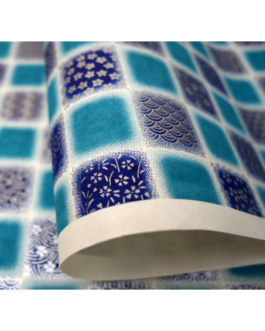 Papel japonés Chiyogami cuadrados con motivos tradicionales sobre fondo azul