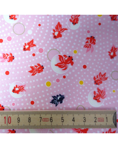 Papel japonés chiyogami carpas sobre fondo rosa perlado