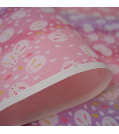 Papel japonés chiyogami tiernos conejitos sobre fondo en rosas 