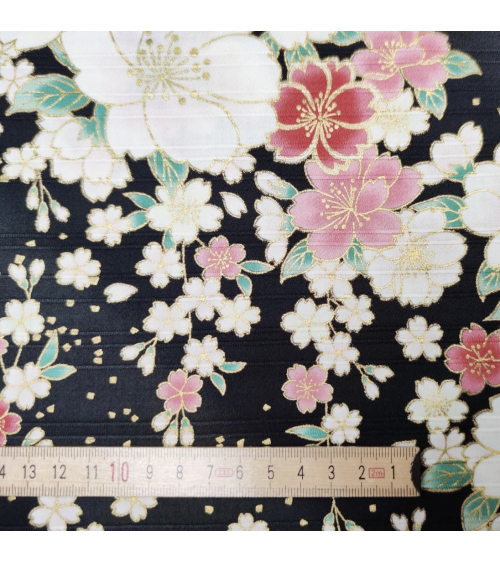 Tela japonesa en Satin de algodón "Hanafubuki" (Lluvia de pétalos) en negro.