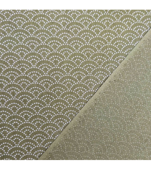 Tela japonesa de algodón "seigaiha" de puntitos en verde.