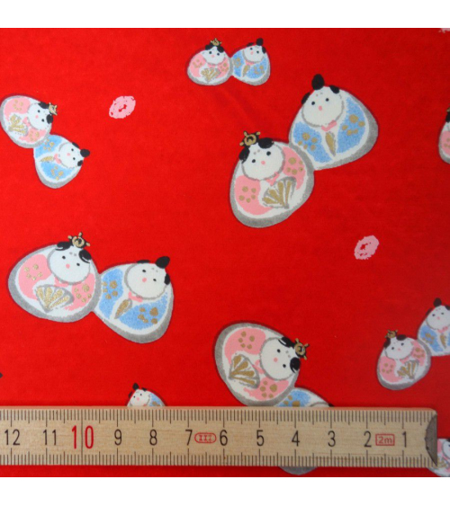 Papel japonés chiyogami hinamatsuri emperador y emperatriz sobre fondo rojo