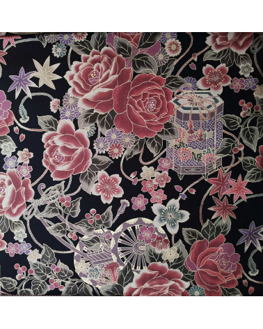 Tela japonesa de rosas en negro.