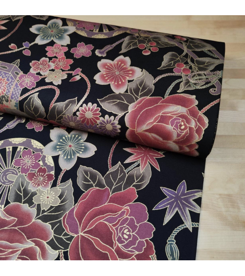 Tela japonesa de rosas en negro.