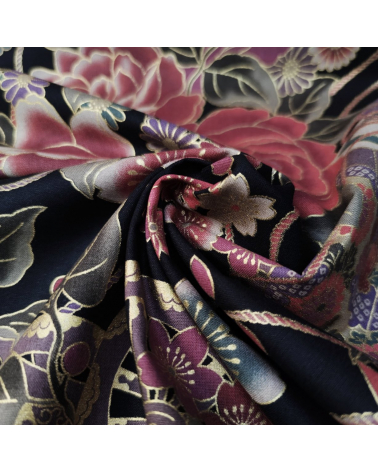 Tela japonesa de rosas en negro.