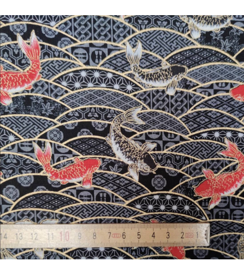 Tela japonesa  Seigaiha y carpas koi en negro.
