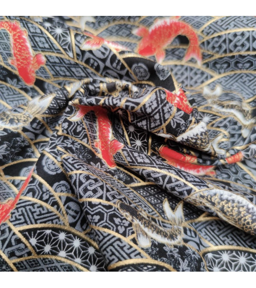 Tela japonesa  Seigaiha y carpas koi en negro.