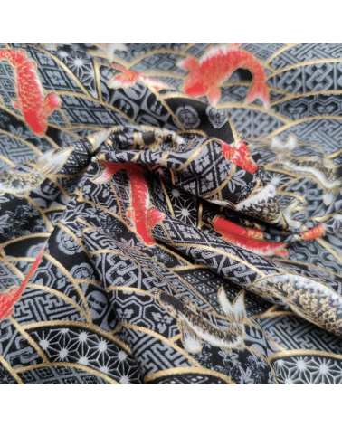 Tela japonesa  Seigaiha y carpas koi en negro.