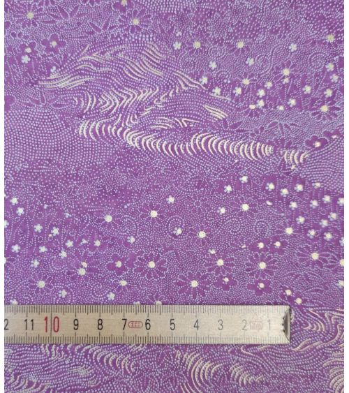 Chiyogami motivos tradicionales sobre fondo magenta.