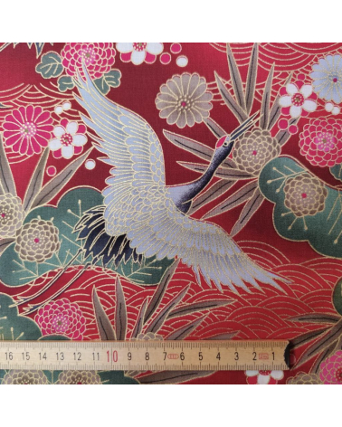 Tela japonesa de algodón de grullas en rojo con detalles en oro