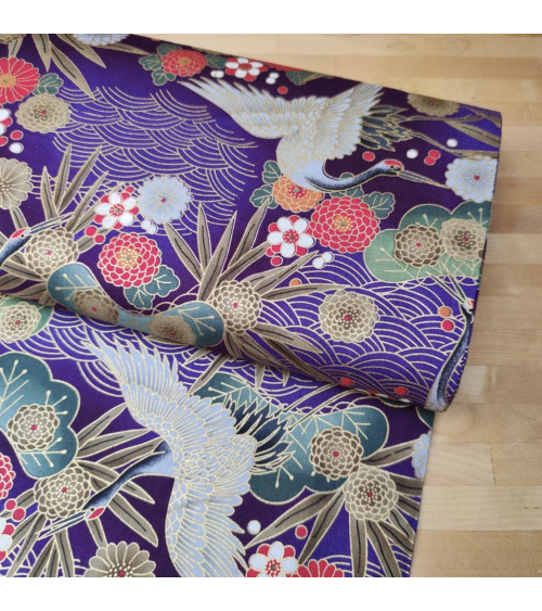 Tela japonesa de algodón de grullas en violeta con detalles en oro