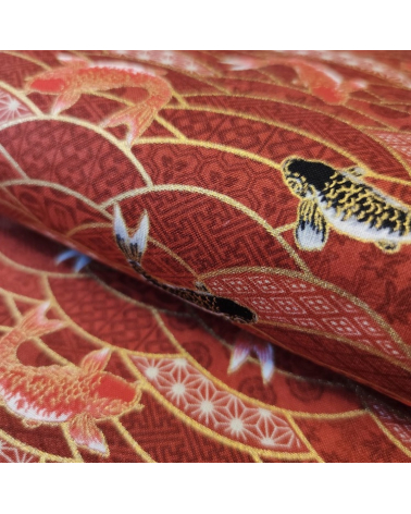 Tela japonesa  Seigaiha y carpas koi en rojo.
