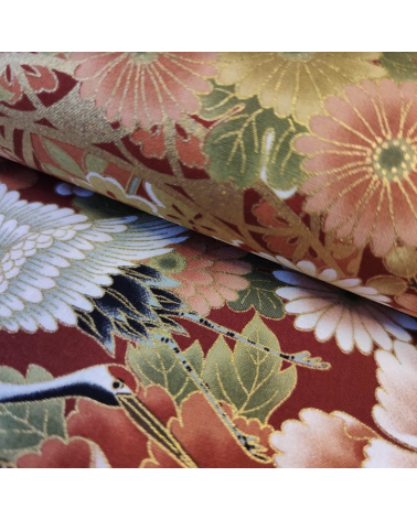 Tela japonesa Tsuru to Hana con fondo rojo.