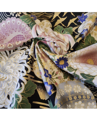 Japanese kiku fabric in pink tones.