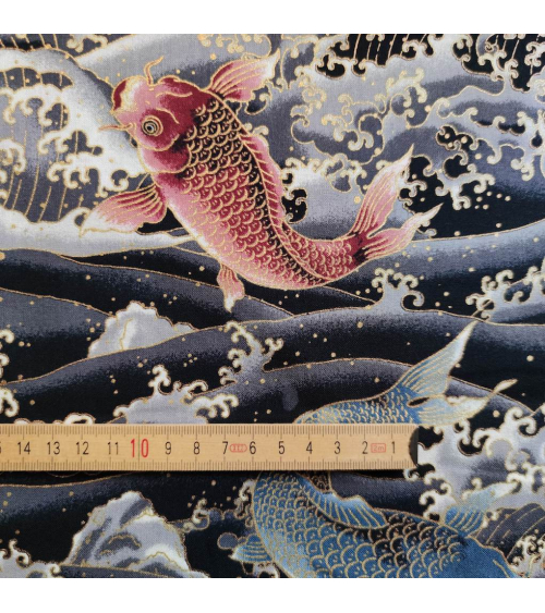 Tela japonesa  koi to nami en negro.