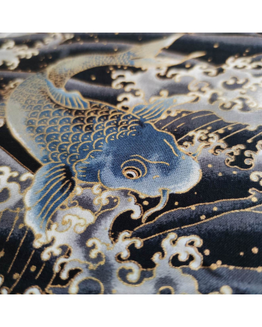 Tela japonesa  koi to nami en negro.