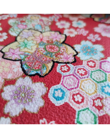 Tela Japonesa fantasía floral roja en chirimen de algodón.