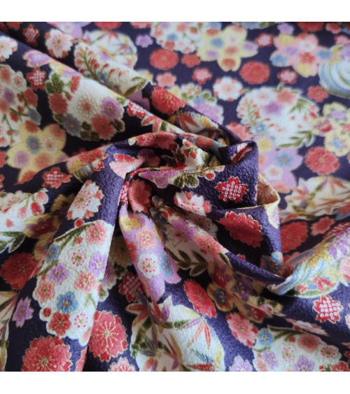 Japanese fabric 'Hanamaru' in violet in cotton chirimen.