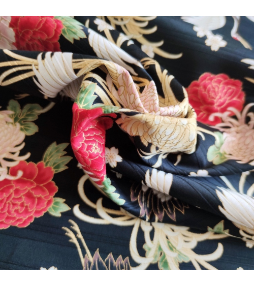 Japanese cotton satin slub fabric "Tsuru to kiku" in black.