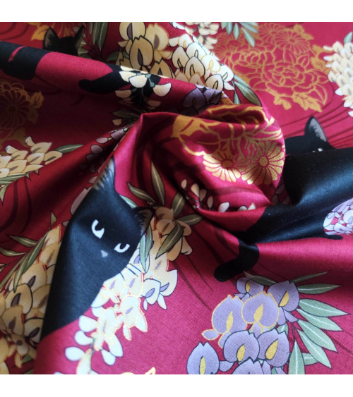 Tela japonesa. Gato negro con glicinias en Rojo.