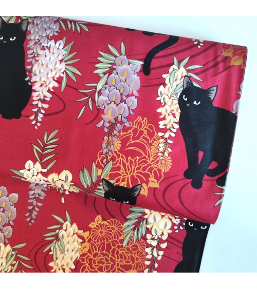 Tela japonesa. Gato negro con glicinias en Rojo.