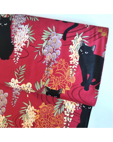 Tela japonesa. Gato negro con glicinias en Rojo.