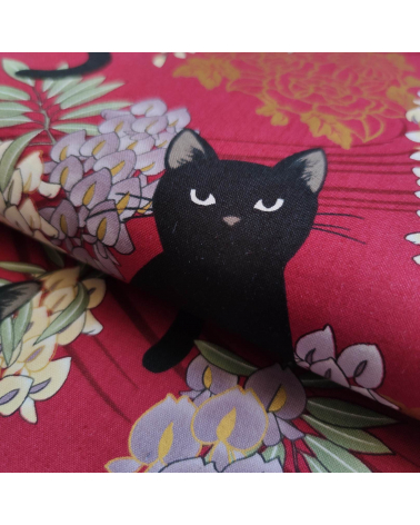 Tela japonesa. Gato negro con glicinias en Rojo.