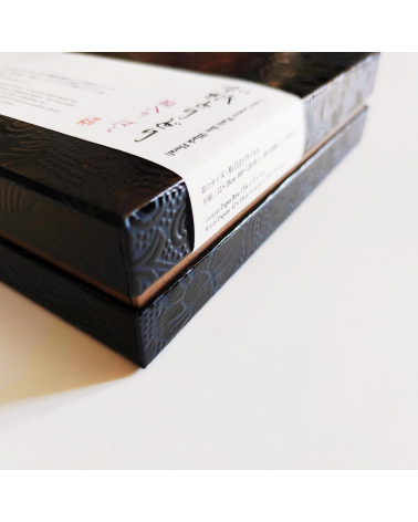 Caja "Urushi" con 100-150 papeles washi 13x19x5cm