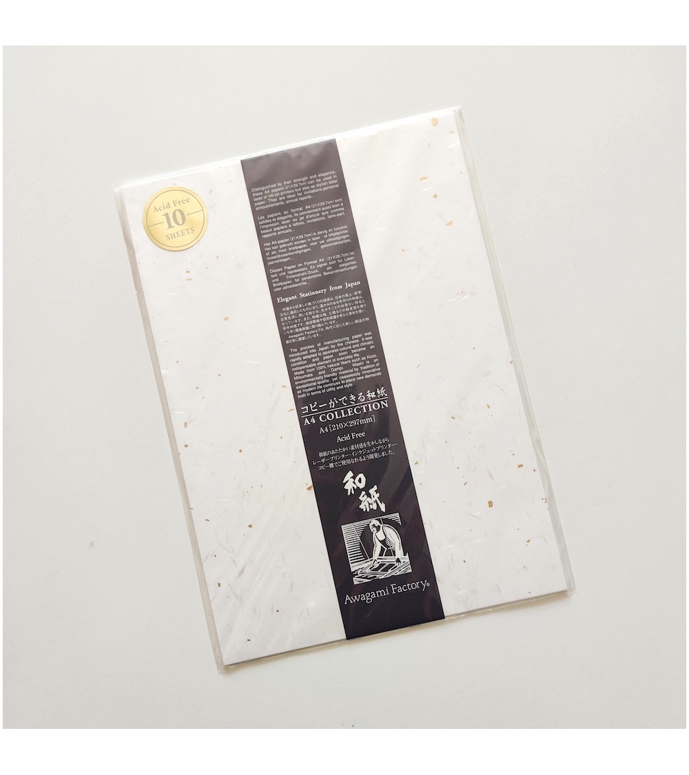 Papel Japonés washi AWAGAMI con chispitas doradas. 10 hojas.