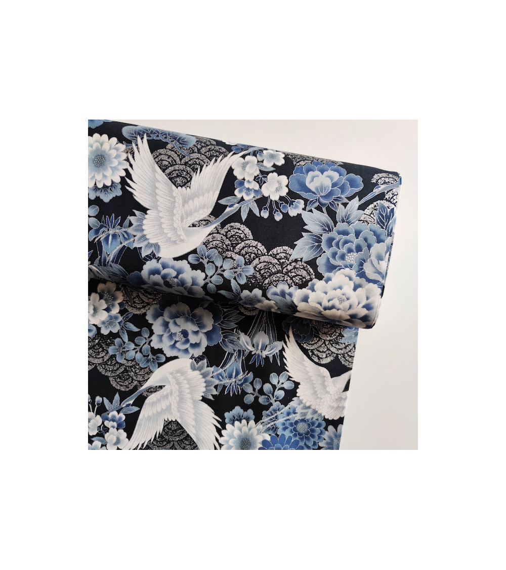Tela japonesa de algodón "Tsuru to botan" en azules con detalles en plata.