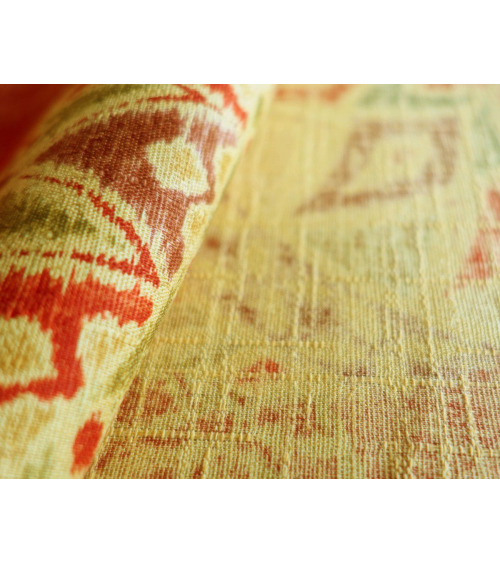 Temari sobre fondo rojo profundo vintage