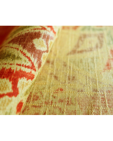 Temari sobre fondo rojo profundo vintage