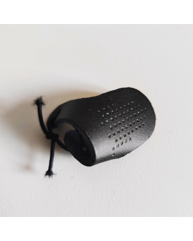 Dedal de cuero para sashiko (bordado japonés).
