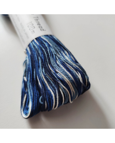Hilo de sashiko (bordado japonés) 100m. Degradado azules.
