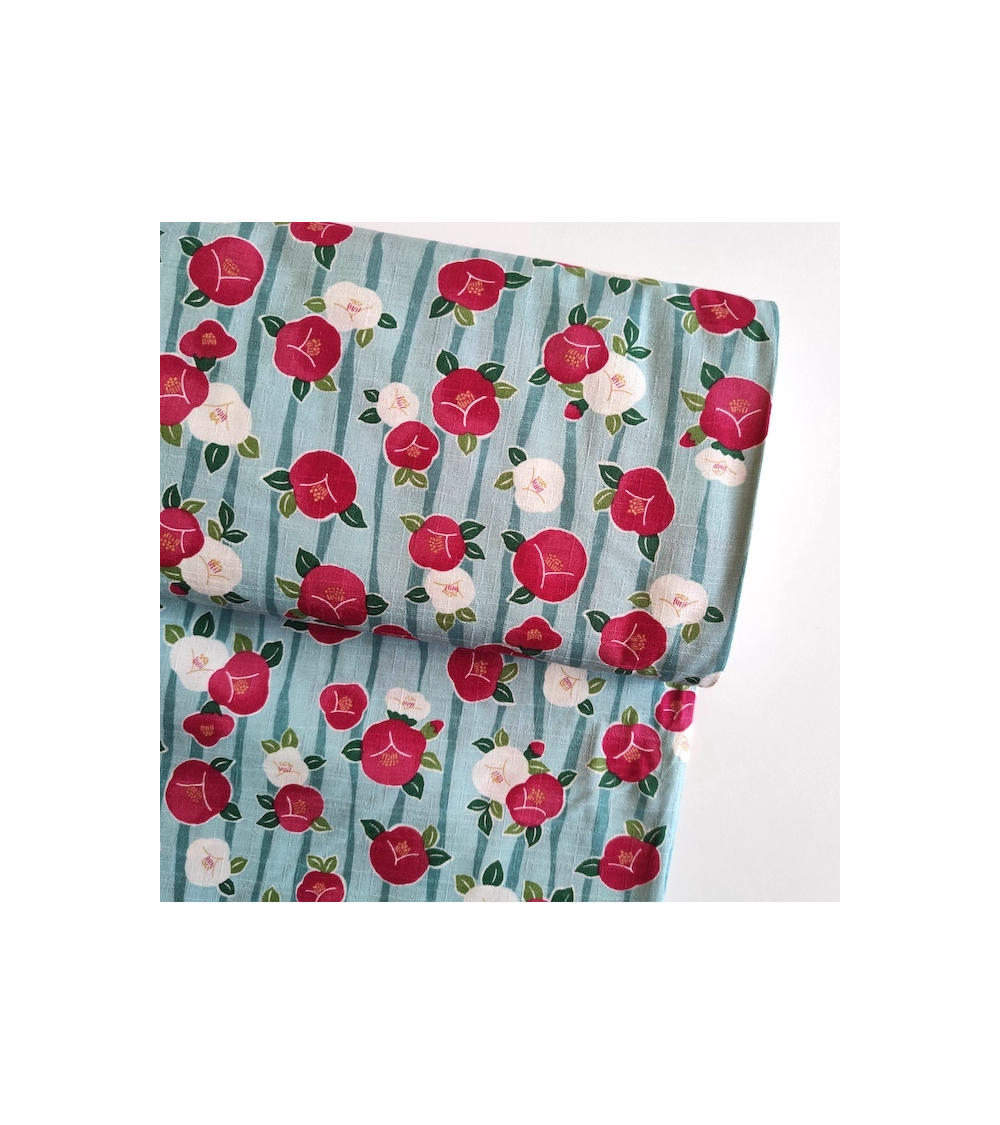 Tela de dobby japonés "Camelias" (Tsubaki) en azul claro.